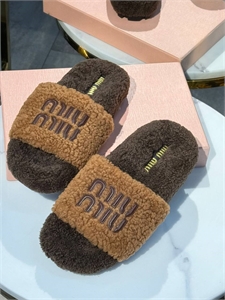{{productViewItem.photos[photoViewList.activeNavIndex].Alt || productViewItem.photos[photoViewList.activeNavIndex].Description || 'Тапочки MIU MIU'}}