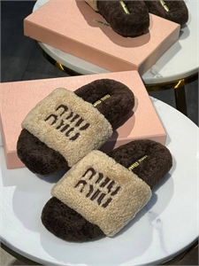 {{productViewItem.photos[photoViewList.activeNavIndex].Alt || productViewItem.photos[photoViewList.activeNavIndex].Description || 'Тапочки MIU MIU'}}