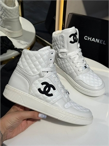 {{productViewItem.photos[photoViewList.activeNavIndex].Alt || productViewItem.photos[photoViewList.activeNavIndex].Description || 'Кеды CHANEL'}}