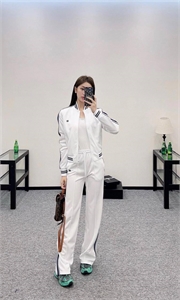 {{productViewItem.photos[photoViewList.activeNavIndex].Alt || productViewItem.photos[photoViewList.activeNavIndex].Description || 'Костюм CELINE'}}