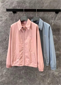 {{productViewItem.photos[photoViewList.activeNavIndex].Alt || productViewItem.photos[photoViewList.activeNavIndex].Description || 'Ветровка PRADA'}}