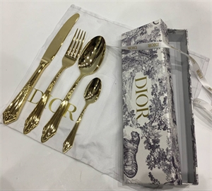 {{productViewItem.photos[photoViewList.activeNavIndex].Alt || productViewItem.photos[photoViewList.activeNavIndex].Description || 'Столовые приборы на 1 персону DIOR'}}