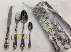{{productViewItem.photos[photoViewList.activeNavIndex].Alt || productViewItem.photos[photoViewList.activeNavIndex].Description || 'Столовые приборы на 1 персону DIOR'}}