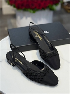 {{productViewItem.photos[photoViewList.activeNavIndex].Alt || productViewItem.photos[photoViewList.activeNavIndex].Description || 'Туфли CHANEL'}}