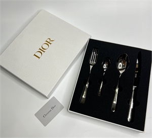 {{productViewItem.photos[photoViewList.activeNavIndex].Alt || productViewItem.photos[photoViewList.activeNavIndex].Description || 'Столовые приборы DIOR'}}