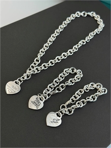 {{productViewItem.photos[photoViewList.activeNavIndex].Alt || productViewItem.photos[photoViewList.activeNavIndex].Description || 'Браслет Tiffany&amp;Co'}}