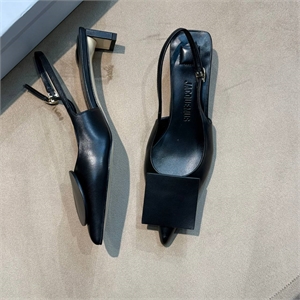 {{productViewItem.photos[photoViewList.activeNavIndex].Alt || productViewItem.photos[photoViewList.activeNavIndex].Description || 'Босоножки Jacquemus'}}