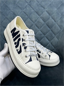 {{productViewItem.photos[photoViewList.activeNavIndex].Alt || productViewItem.photos[photoViewList.activeNavIndex].Description || 'Кеды DIOR'}}