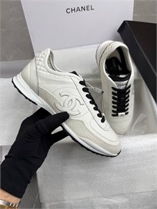 {{productViewItem.photos[photoViewList.activeNavIndex].Alt || productViewItem.photos[photoViewList.activeNavIndex].Description || 'Кроссовки CHANEL'}}