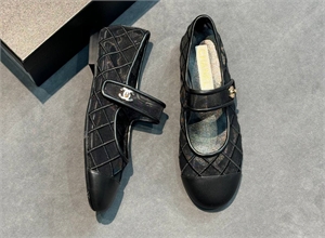 {{productViewItem.photos[photoViewList.activeNavIndex].Alt || productViewItem.photos[photoViewList.activeNavIndex].Description || 'Балетки CHANEL'}}
