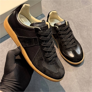 {{productViewItem.photos[photoViewList.activeNavIndex].Alt || productViewItem.photos[photoViewList.activeNavIndex].Description || 'Кроссовки MAISON MARGIELA'}}