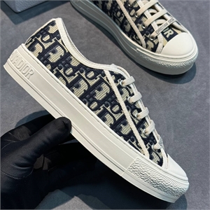 {{productViewItem.photos[photoViewList.activeNavIndex].Alt || productViewItem.photos[photoViewList.activeNavIndex].Description || 'Кеды DIOR'}}