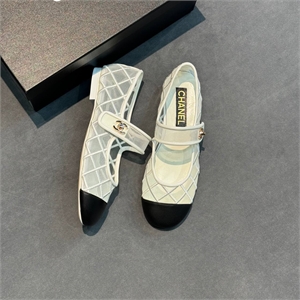 {{productViewItem.photos[photoViewList.activeNavIndex].Alt || productViewItem.photos[photoViewList.activeNavIndex].Description || 'Балетки CHANEL'}}