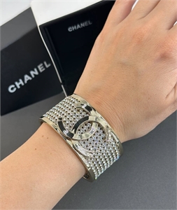 {{productViewItem.photos[photoViewList.activeNavIndex].Alt || productViewItem.photos[photoViewList.activeNavIndex].Description || 'Браслет CHANEL'}}