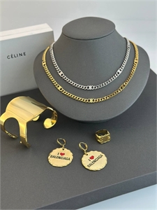 {{productViewItem.photos[photoViewList.activeNavIndex].Alt || productViewItem.photos[photoViewList.activeNavIndex].Description || 'Браслет CELINE'}}