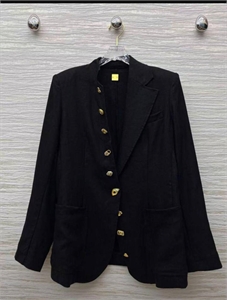 {{productViewItem.photos[photoViewList.activeNavIndex].Alt || productViewItem.photos[photoViewList.activeNavIndex].Description || 'Пиджак Schiaparelli'}}