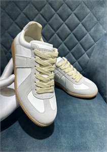 {{productViewItem.photos[photoViewList.activeNavIndex].Alt || productViewItem.photos[photoViewList.activeNavIndex].Description || 'Кроссовки MAISON MARGIELA'}}