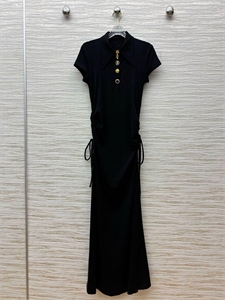 {{productViewItem.photos[photoViewList.activeNavIndex].Alt || productViewItem.photos[photoViewList.activeNavIndex].Description || 'Платье Schiaparelli'}}