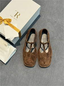 {{productViewItem.photos[photoViewList.activeNavIndex].Alt || productViewItem.photos[photoViewList.activeNavIndex].Description || 'Балетки THE ROW'}}