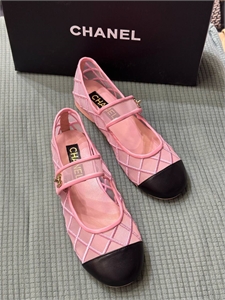 {{productViewItem.photos[photoViewList.activeNavIndex].Alt || productViewItem.photos[photoViewList.activeNavIndex].Description || 'Балетки CHANEL'}}