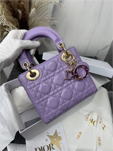 {{productViewItem.photos[photoViewList.activeNavIndex].Alt || productViewItem.photos[photoViewList.activeNavIndex].Description || 'Сумка DIOR'}}
