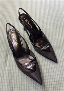 {{productViewItem.photos[photoViewList.activeNavIndex].Alt || productViewItem.photos[photoViewList.activeNavIndex].Description || 'Туфли PRADA'}}