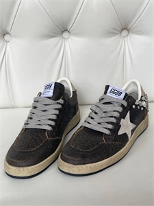 {{productViewItem.photos[photoViewList.activeNavIndex].Alt || productViewItem.photos[photoViewList.activeNavIndex].Description || 'Кеды GOLDEN GOOSE'}}
