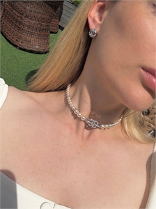 {{productViewItem.photos[photoViewList.activeNavIndex].Alt || productViewItem.photos[photoViewList.activeNavIndex].Description || 'Чокер CHANEL'}}