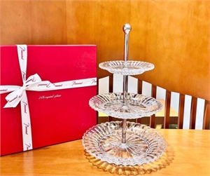 {{productViewItem.photos[photoViewList.activeNavIndex].Alt || productViewItem.photos[photoViewList.activeNavIndex].Description || 'Блюда из под фрукты BACCARAT'}}
