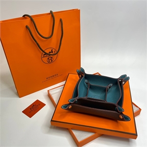 {{productViewItem.photos[photoViewList.activeNavIndex].Alt || productViewItem.photos[photoViewList.activeNavIndex].Description || 'Ключница HERMES'}}