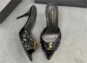 {{productViewItem.photos[photoViewList.activeNavIndex].Alt || productViewItem.photos[photoViewList.activeNavIndex].Description || 'Туфли YSL'}}