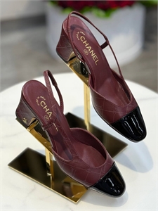 {{productViewItem.photos[photoViewList.activeNavIndex].Alt || productViewItem.photos[photoViewList.activeNavIndex].Description || 'Туфли CHANEL'}}