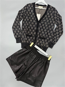 {{productViewItem.photos[photoViewList.activeNavIndex].Alt || productViewItem.photos[photoViewList.activeNavIndex].Description || 'Кардиган GUCCI'}}