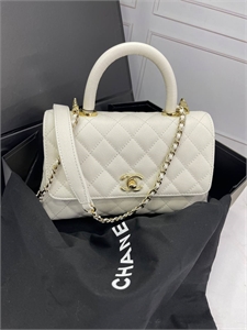 {{productViewItem.photos[photoViewList.activeNavIndex].Alt || productViewItem.photos[photoViewList.activeNavIndex].Description || 'Сумка CHANEL'}}