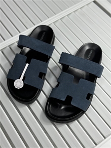 {{productViewItem.photos[photoViewList.activeNavIndex].Alt || productViewItem.photos[photoViewList.activeNavIndex].Description || 'Тапочки HERMES'}}
