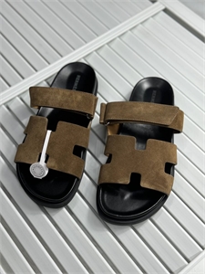 {{productViewItem.photos[photoViewList.activeNavIndex].Alt || productViewItem.photos[photoViewList.activeNavIndex].Description || 'Тапочки HERMES'}}