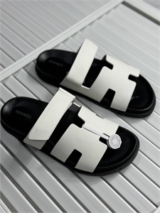 {{productViewItem.photos[photoViewList.activeNavIndex].Alt || productViewItem.photos[photoViewList.activeNavIndex].Description || 'Тапочки HERMES'}}