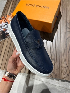 {{productViewItem.photos[photoViewList.activeNavIndex].Alt || productViewItem.photos[photoViewList.activeNavIndex].Description || 'Лоферы LV'}}