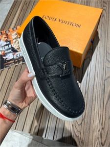 {{productViewItem.photos[photoViewList.activeNavIndex].Alt || productViewItem.photos[photoViewList.activeNavIndex].Description || 'Лоферы LV'}}