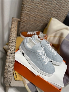 {{productViewItem.photos[photoViewList.activeNavIndex].Alt || productViewItem.photos[photoViewList.activeNavIndex].Description || 'Кроссовки HERMES'}}