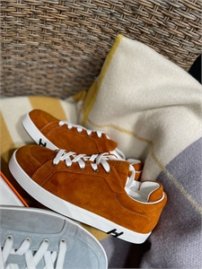 {{productViewItem.photos[photoViewList.activeNavIndex].Alt || productViewItem.photos[photoViewList.activeNavIndex].Description || 'Кроссовки HERMES'}}