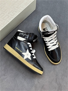 {{productViewItem.photos[photoViewList.activeNavIndex].Alt || productViewItem.photos[photoViewList.activeNavIndex].Description || 'Кеды GOLDEN GOOSE'}}