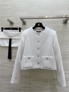 {{productViewItem.photos[photoViewList.activeNavIndex].Alt || productViewItem.photos[photoViewList.activeNavIndex].Description || 'Жакет CHANEL'}}