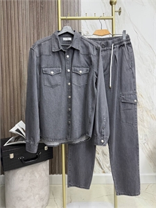 {{productViewItem.photos[photoViewList.activeNavIndex].Alt || productViewItem.photos[photoViewList.activeNavIndex].Description || 'Костюм BC'}}