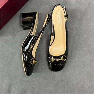 {{productViewItem.photos[photoViewList.activeNavIndex].Alt || productViewItem.photos[photoViewList.activeNavIndex].Description || 'Туфли GUCCI'}}