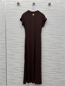 {{productViewItem.photos[photoViewList.activeNavIndex].Alt || productViewItem.photos[photoViewList.activeNavIndex].Description || 'Платье Schiaparelli'}}