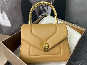 {{productViewItem.photos[photoViewList.activeNavIndex].Alt || productViewItem.photos[photoViewList.activeNavIndex].Description || 'Сумка BVLGARI'}}