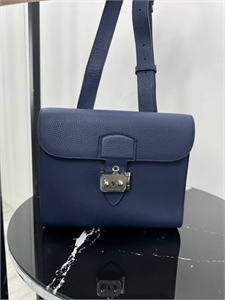 {{productViewItem.photos[photoViewList.activeNavIndex].Alt || productViewItem.photos[photoViewList.activeNavIndex].Description || 'Сумка HERMES'}}