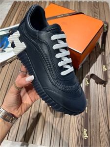 {{productViewItem.photos[photoViewList.activeNavIndex].Alt || productViewItem.photos[photoViewList.activeNavIndex].Description || 'Кроссовки HERMES'}}