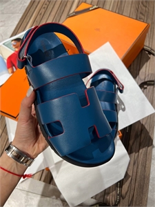 {{productViewItem.photos[photoViewList.activeNavIndex].Alt || productViewItem.photos[photoViewList.activeNavIndex].Description || 'Тапочки HERMES'}}